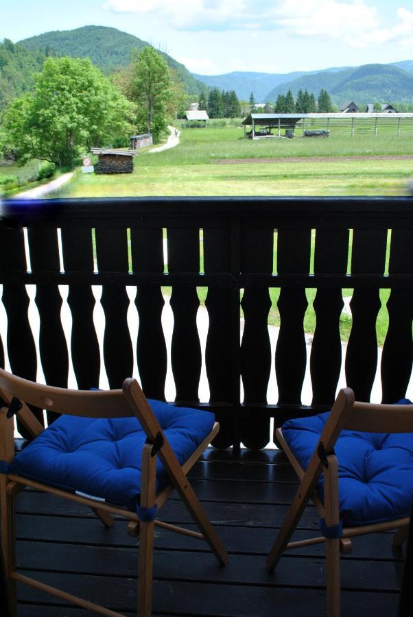 Riverside Village Apartment Бохинь Экстерьер фото