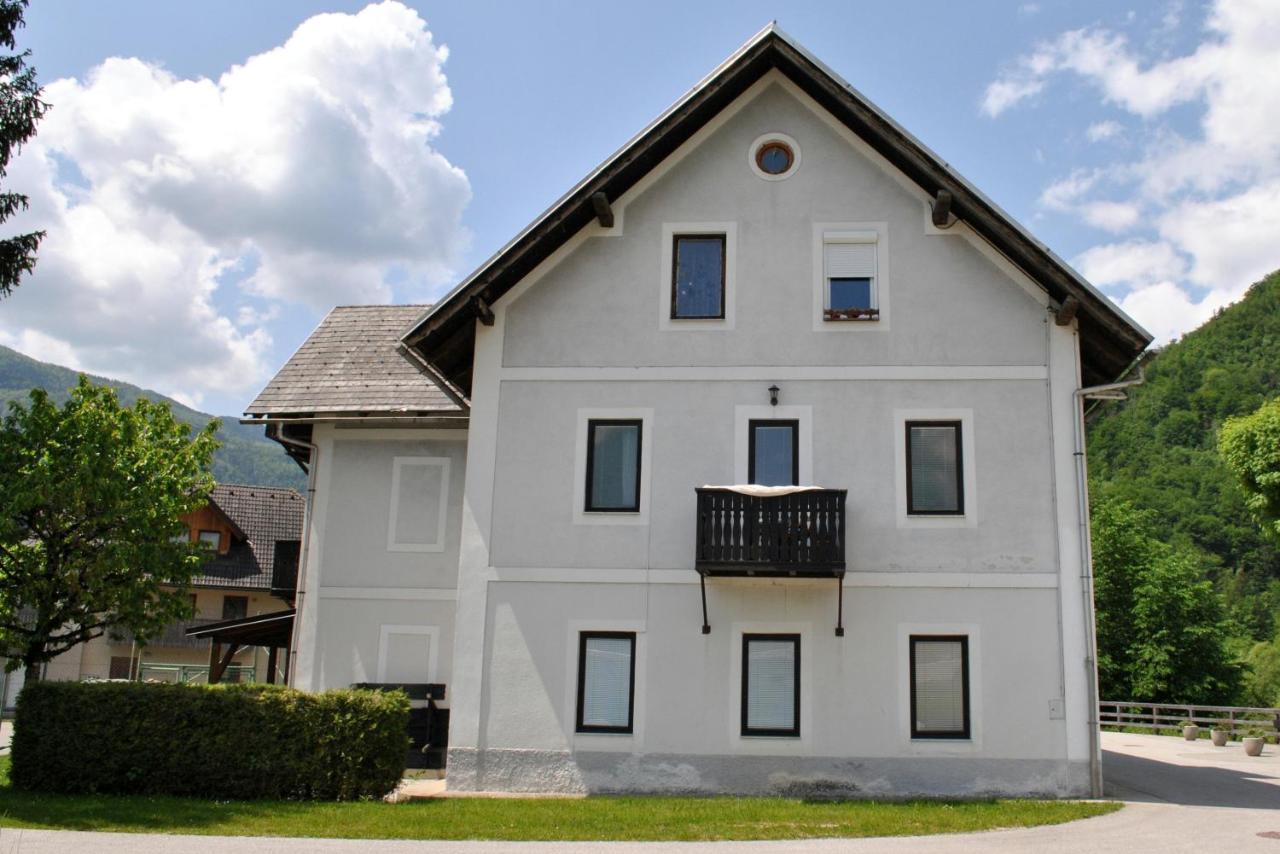 Riverside Village Apartment Бохинь Экстерьер фото